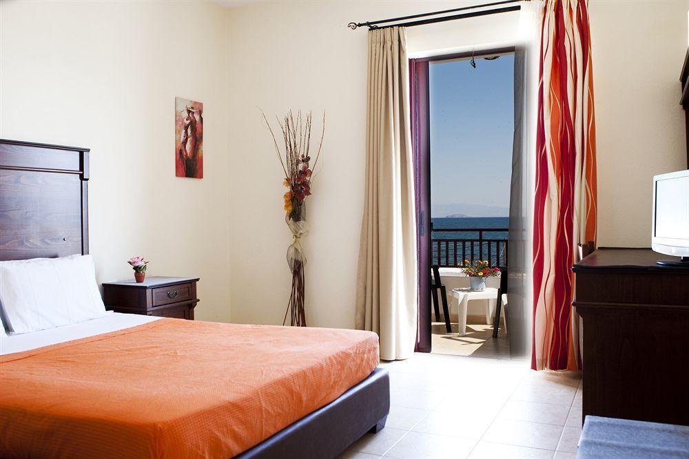 Laza Beach Inn Hotel Skála Екстериор снимка