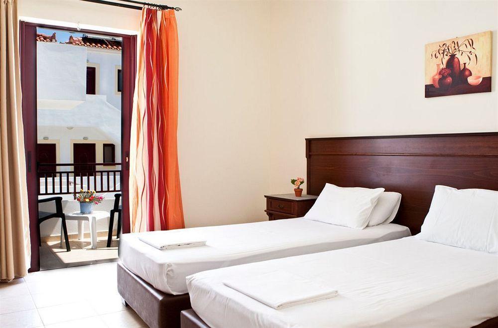 Laza Beach Inn Hotel Skála Екстериор снимка